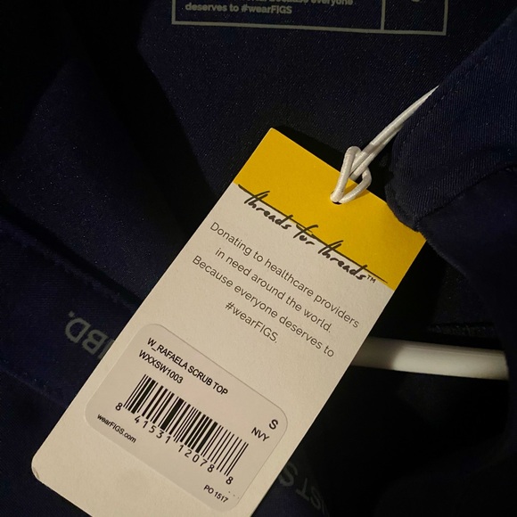 FIGS Women's Navy Top - Picture 4 of 7